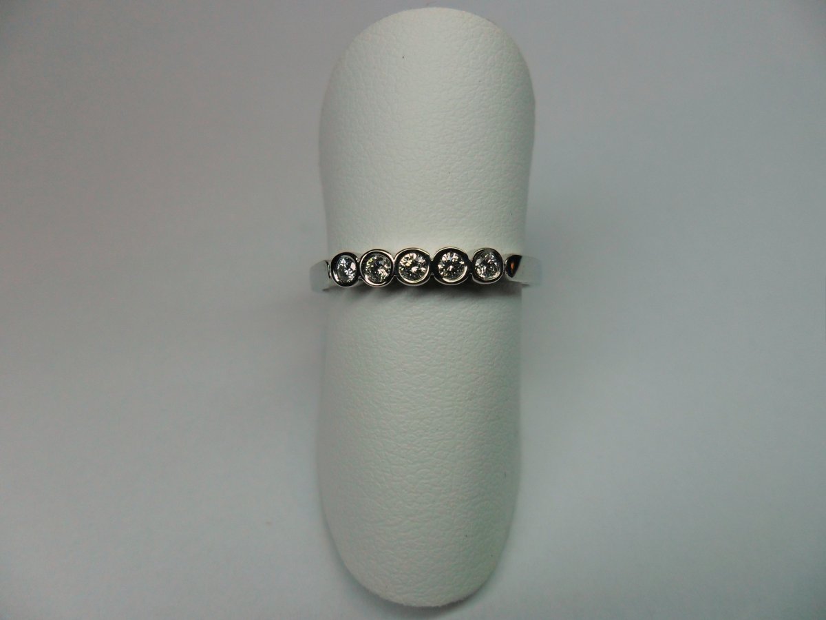 Row ring closed setting small